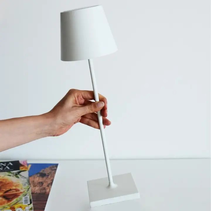 Wireless LED Table Lamp with Touch Dimmer – Cable-Free, Pure Atmosphere