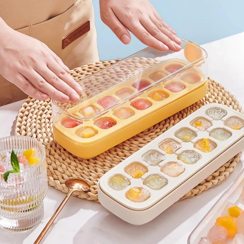 Eiswürfelform mit Pressmechanismus