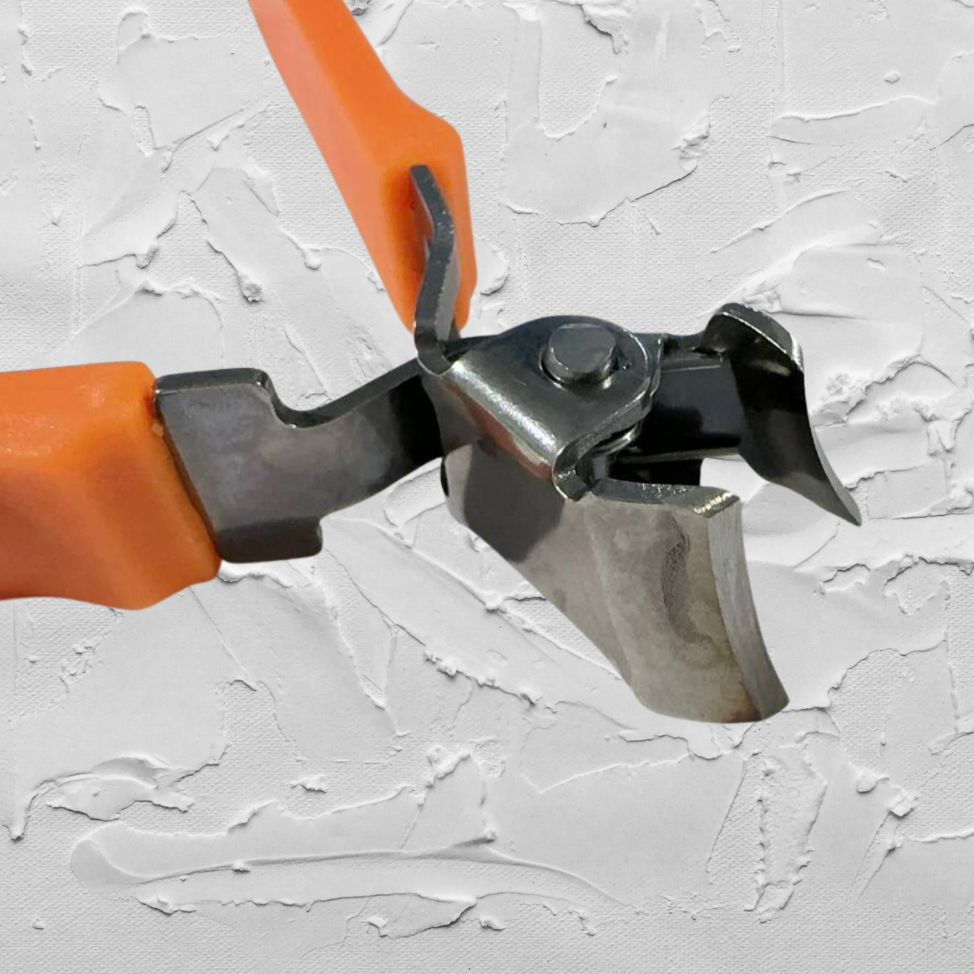 Nagelknipser mit abgewinkelter Klinge für eingewachsene Nägel