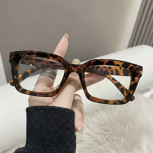 Reading glasses with blue light filter – oversized frame for all face shapes