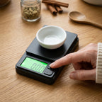 Digital precision scale 0.01 g or 0.1 g, pocket-sized with illuminated display