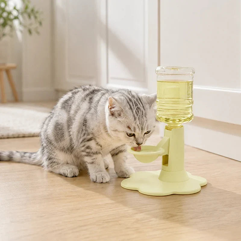 Wasserspender für Katzen mit Schwerkraft-System