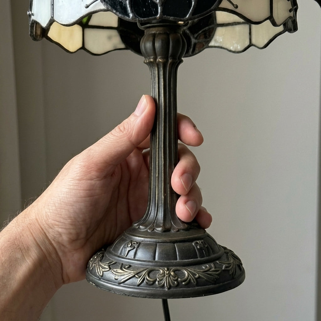Tischlampe Buntglas mit Katzenmotiv – Tiffany-Stil