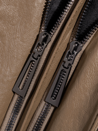 Handtasche mit Reißverschlusstaschen und abnehmbarem Trageriemen