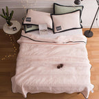 Breathable summer blanket made of bamboo fiber with black edge