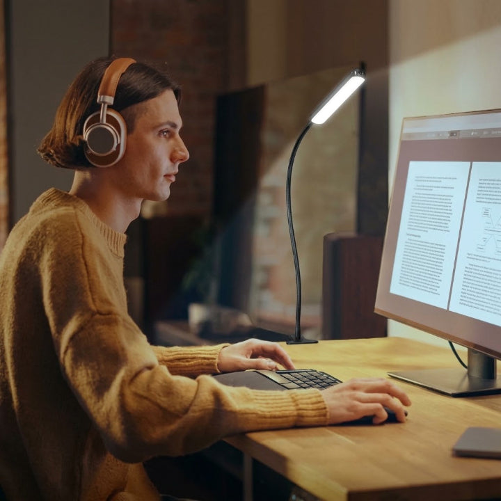 LED Clip-On Lamp with Gooseneck – Dimmable in 3 Light Colors