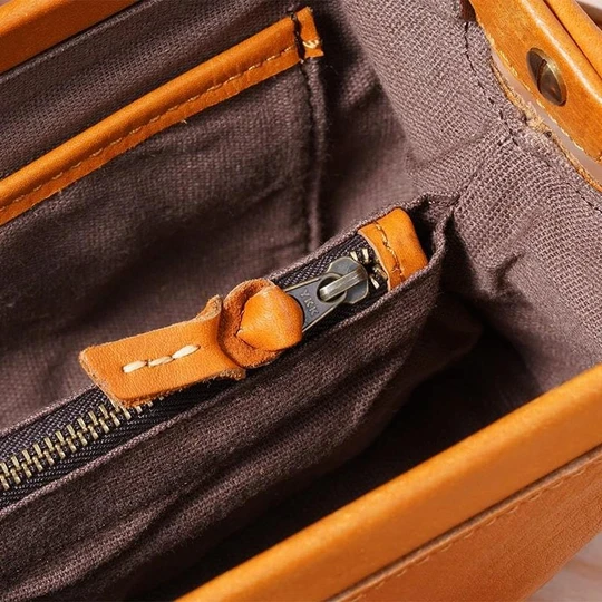 Leder-Handtasche im Retro-Stil – Handgefertigt