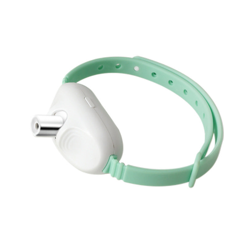Laser pointer collar with USB charging for cats