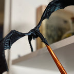 Drachen-Buchstütze mit Flammen-Design