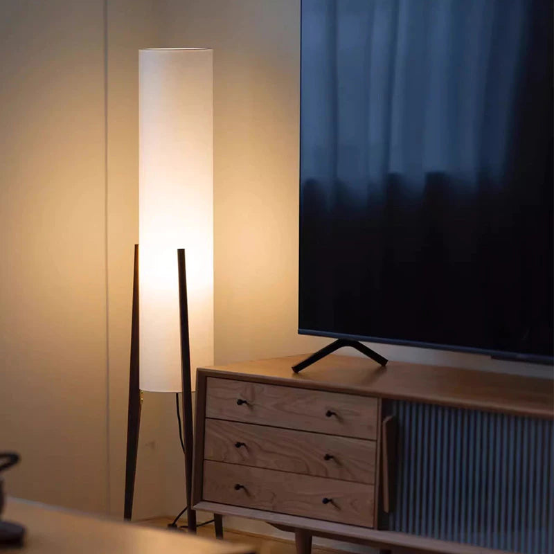 Skandinavische Stehlampe 130 cm — Walnussholz, Touch-Dimmer, 3 Lichtfarben