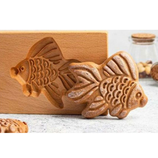 Holz-Backform mit handgeschnitzten Motiven