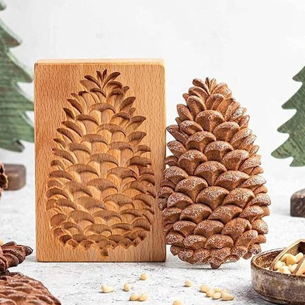 Holz-Backform mit handgeschnitzten Motiven