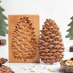 Holz-Backform mit handgeschnitzten Motiven
