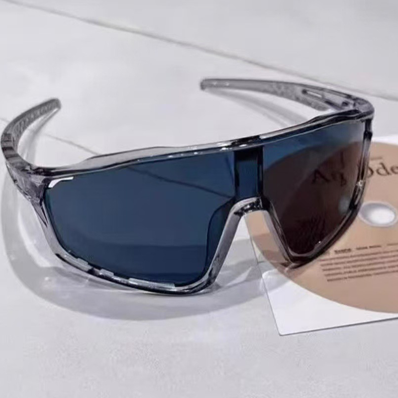 Sport-Sonnenbrille mit adaptiven Gläsern