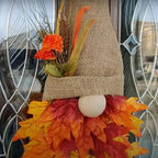 Herbst-Gnom Türhänger mit Ahornblättern