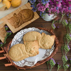 Holz-Backform mit handgeschnitzten Motiven
