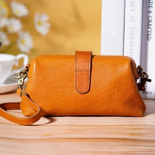 Leder-Handtasche im Retro-Stil – Handgefertigt