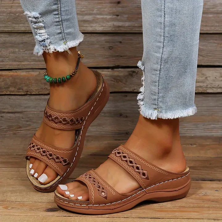 Orthopädische Keilsandalen mit Fußgewölbestütze