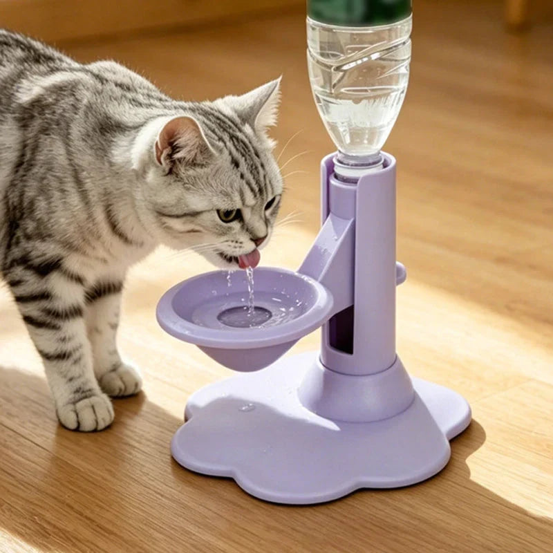 Wasserspender für Katzen mit Schwerkraft-System