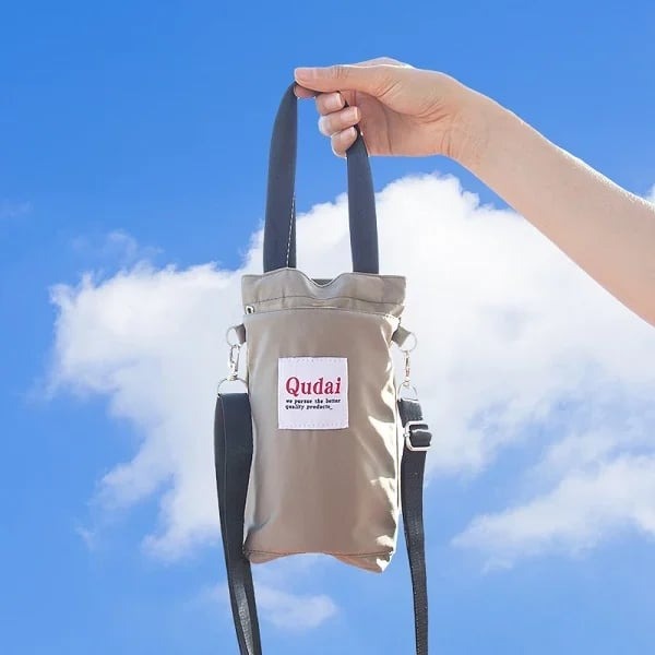 Multifunktionale Umhängetasche mit Getränkehalter