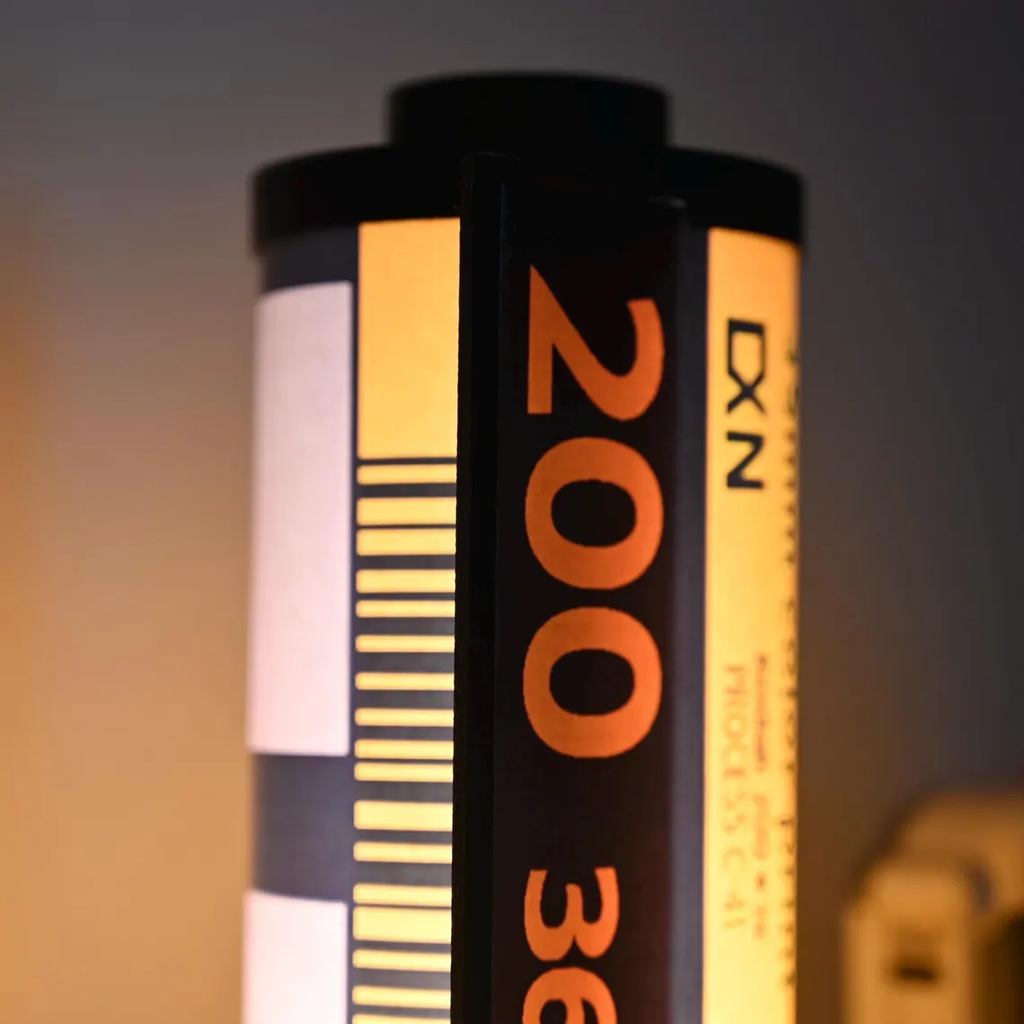 Tischlampe im Filmrollen-Design – Warmes Retro-Licht