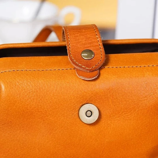 Leder-Handtasche im Retro-Stil – Handgefertigt