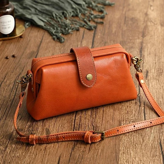 Leder-Handtasche im Retro-Stil – Handgefertigt