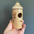 Kolibri-Futterhaus Holz mit Naturmotiv – 13 cm hoch, wetterfest