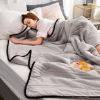 Breathable summer blanket made of bamboo fiber with black edge