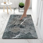Badteppich mit Marmor-Optik – rutschfest und saugstark