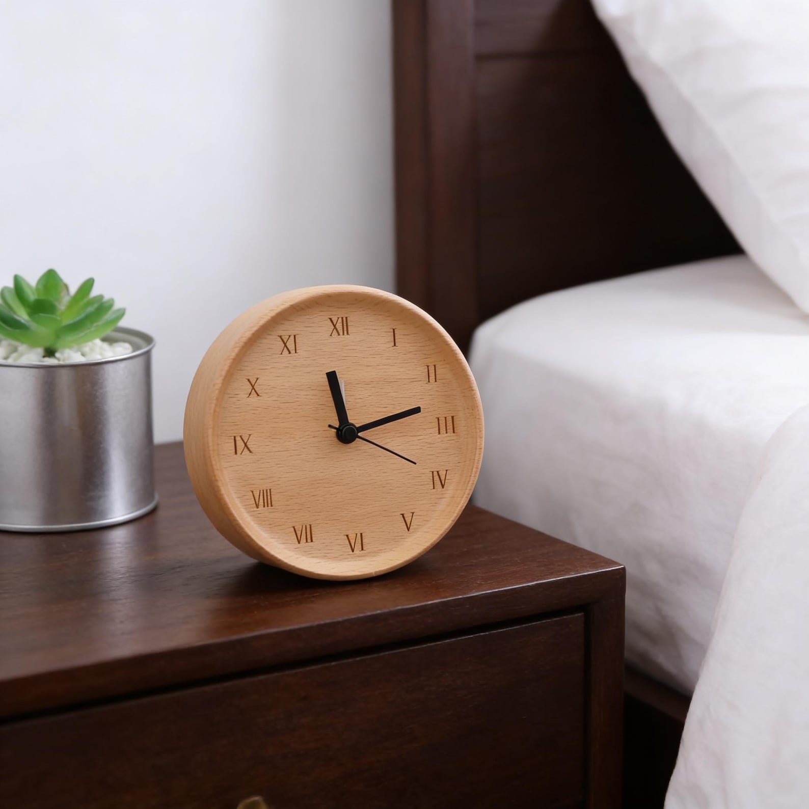 Wecker aus Buchenholz — geräuschloses Uhrwerk, sanfter Alarm, minimalistisches Design