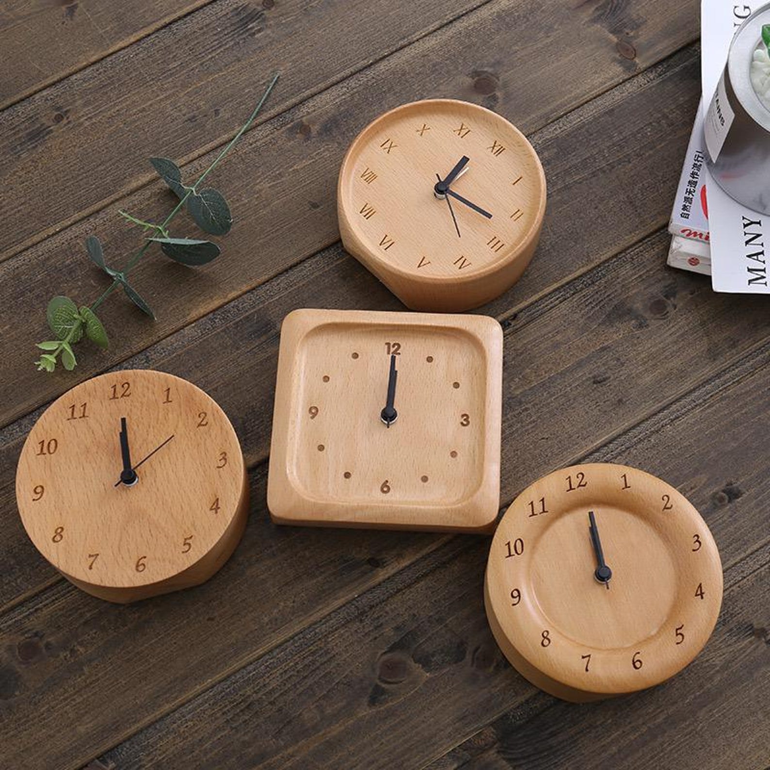 Wecker aus Buchenholz — geräuschloses Uhrwerk, sanfter Alarm, minimalistisches Design