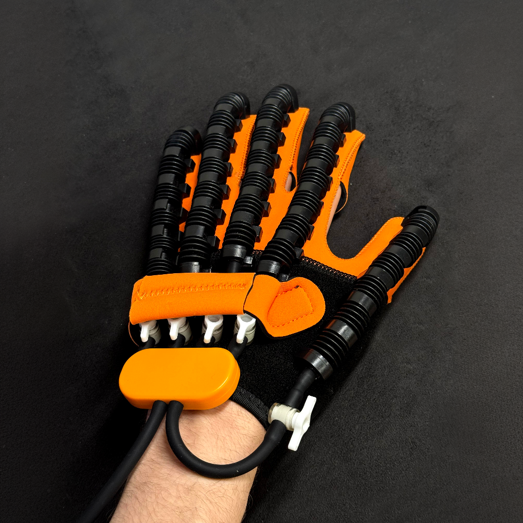 Handtrainer-Handschuh mit automatischer Fingerübung