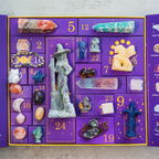 Kristall-Adventskalender mit 31 Edelsteinen und Hexenfigur