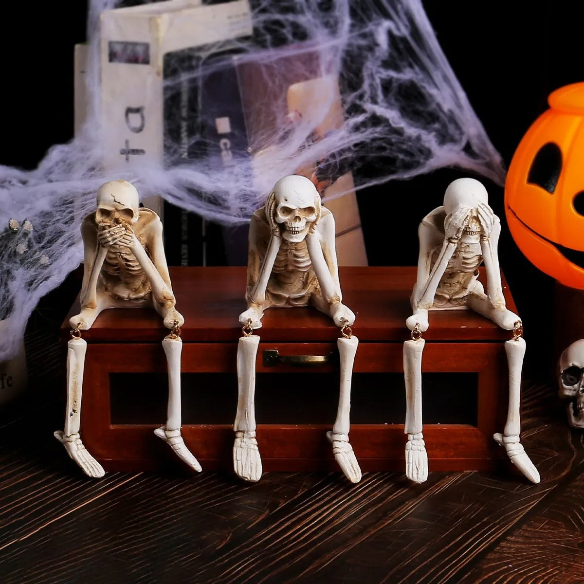 3-teiliges Set mit Skelettfiguren: Herbstliche Dekoration für den Kaminsims