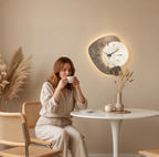 Mond-Wanduhr Minimalistisch – organisches Design mit LED-Beleuchtung