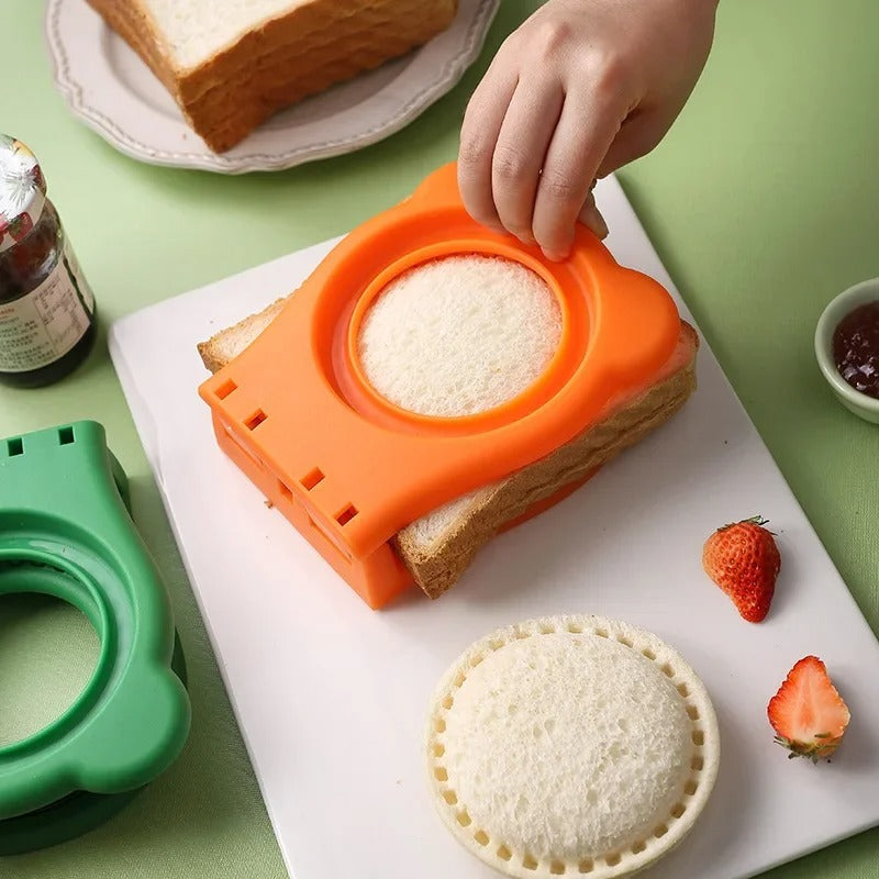Sandwich maker with sealing function