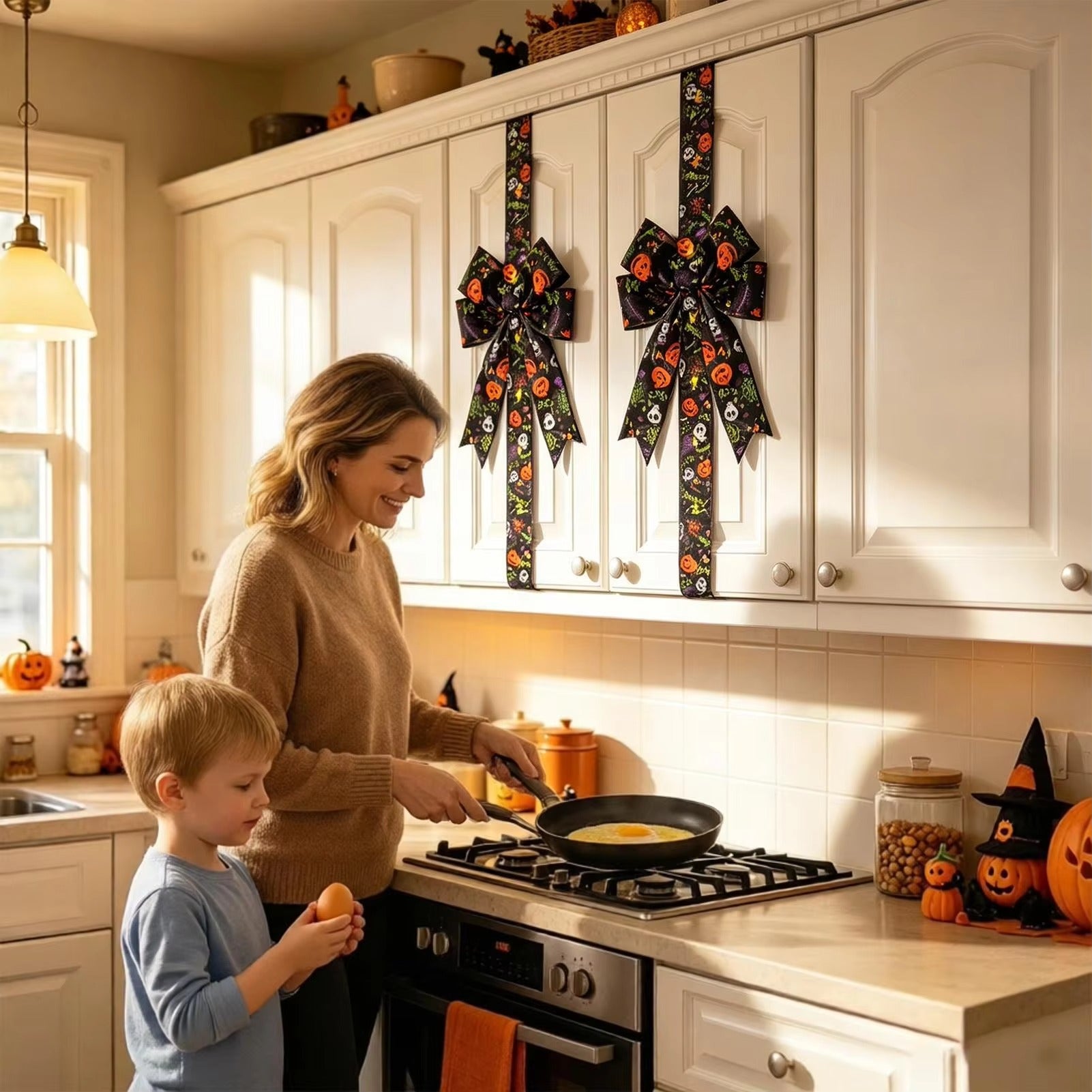 Leuchtende Halloween-Türschleife mit Kürbismotiv