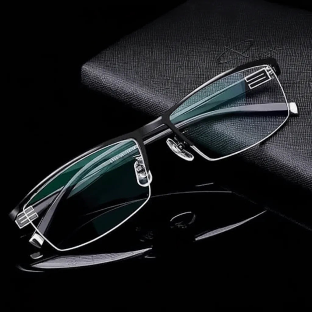 Progressive varifocal glasses with automatic adjustment