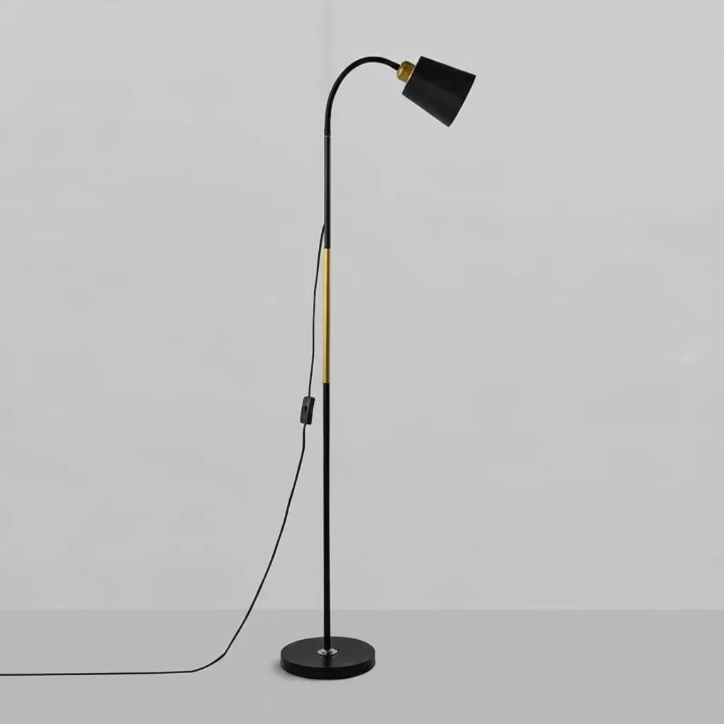 Stehlampe mit verstellbarem Lampenkopf und Bogenstab