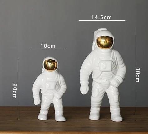 Astronaut Flower Vase – Decorative Figurine with Built-in Plant Compartment