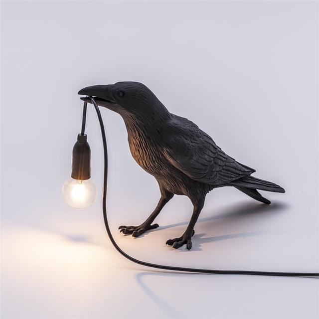 Raben-Tischlampe Harz mit Glühbirne