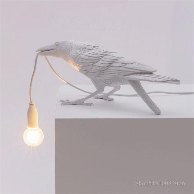 Raben-Tischlampe Harz mit Glühbirne