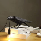 Raben-Tischlampe – Künstlerisches Design mit warmem Licht