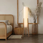 Skandinavische Stehlampe 130 cm — Walnussholz, Touch-Dimmer, 3 Lichtfarben