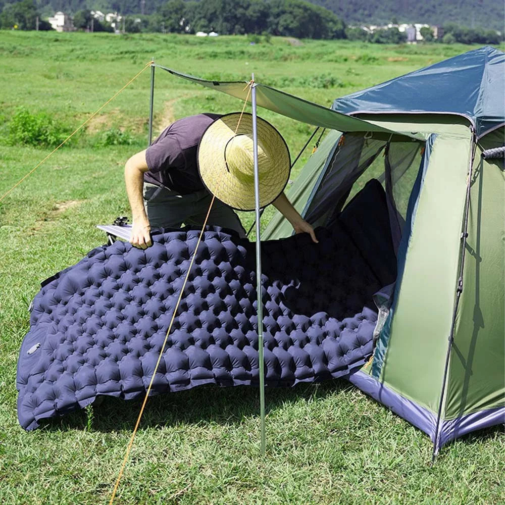 Double inflatable air mattress with pillow and built-in pump