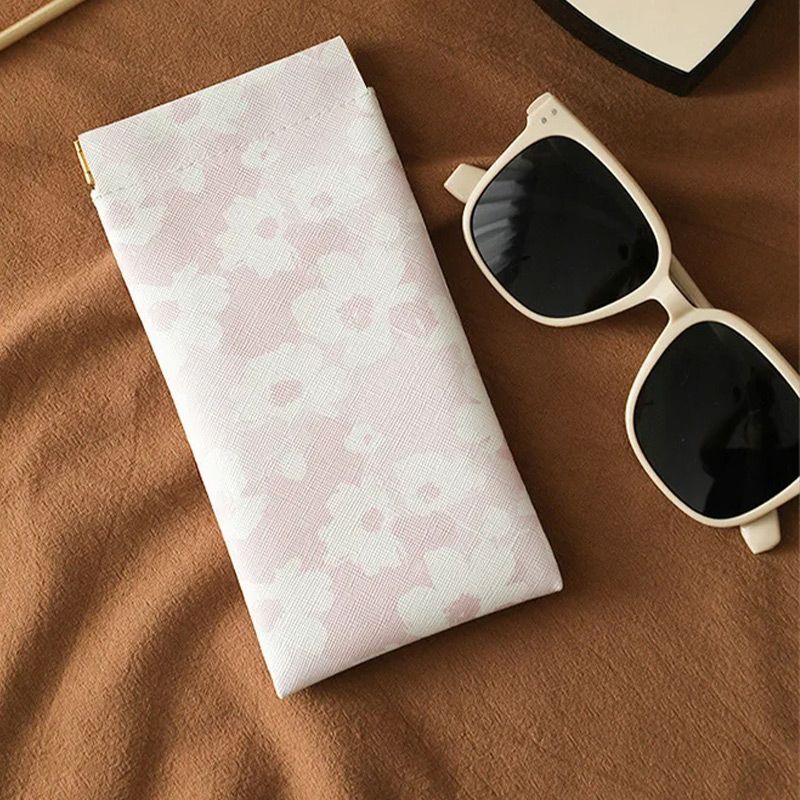 Self-closing glasses case with soft microfiber lining