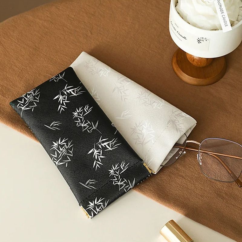 Self-closing glasses case with soft microfiber lining
