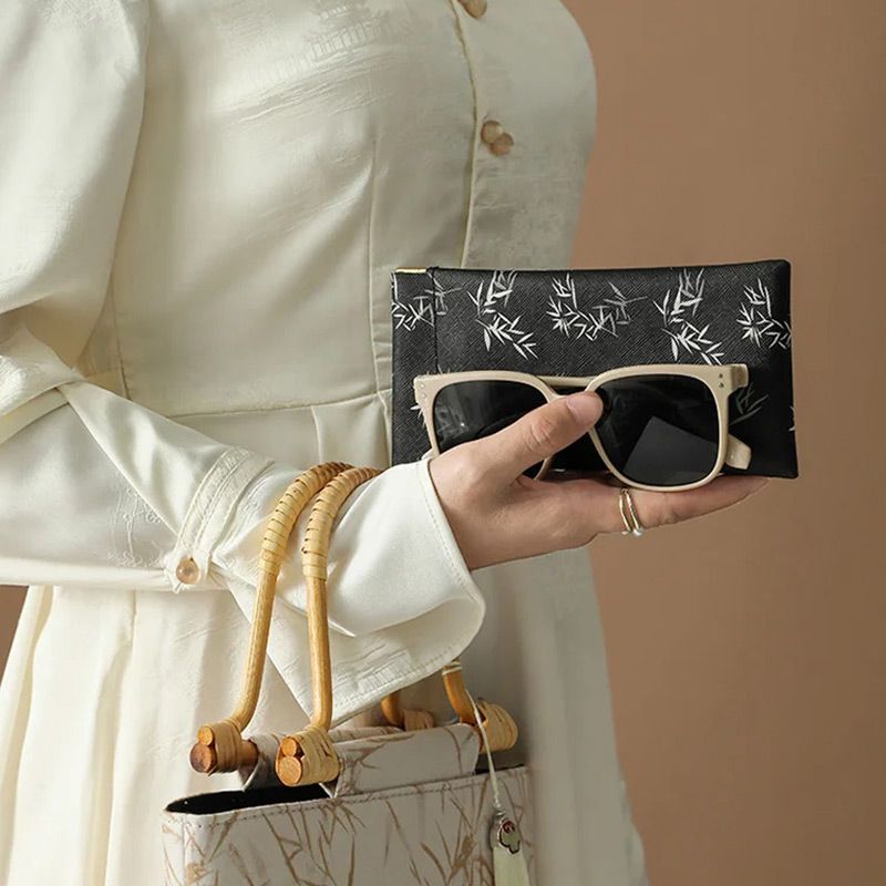 Self-closing glasses case with soft microfiber lining