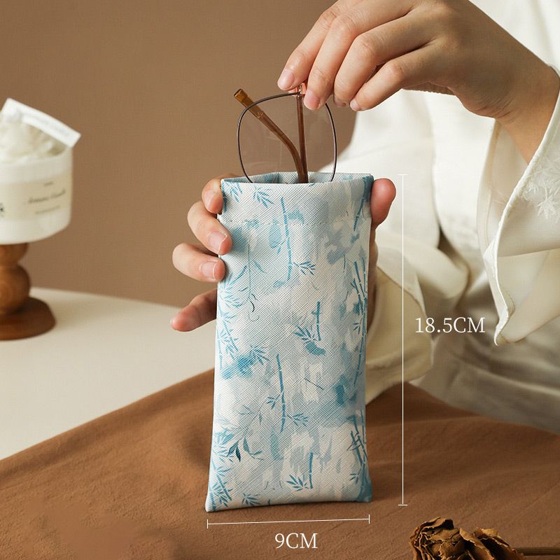Self-closing glasses case with soft microfiber lining
